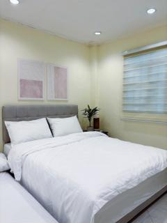 Muji Salvacion with WiFi & Netflix - Daraga - 6