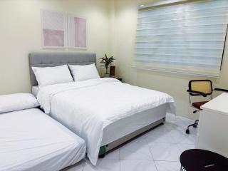 Muji Salvacion with WiFi & Netflix - 4