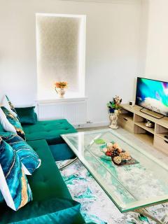 Stylish 3 BDR House with Free Parking Near Hulme - Manchester - 0