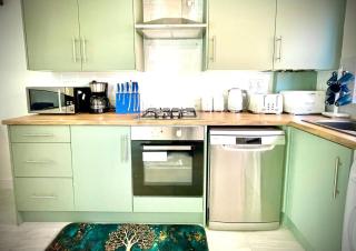 Stylish 3 BDR House with Free Parking Near Hulme - Manchester - 8
