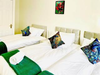 Stylish 3 BDR House with Free Parking Near Hulme - Manchester - 3