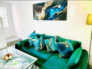 Stylish 3 BDR House with Free Parking Near Hulme - Manchester - 1