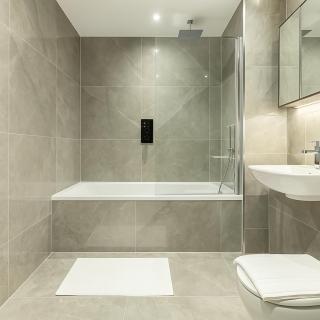 Modern 1-Bed Flat - Icon Tower - New Build in One West Point - Londra - 2
