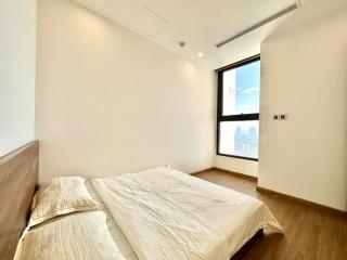 Deluxe Two Spacious Bedroom Apt, Nice View With Big Window In Vinhomes Green Bay - Hanoi - 7