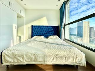 Deluxe Two Spacious Bedroom Apt, Nice View With Big Window In Vinhomes Green Bay - Hanoi - 9