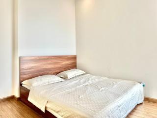 Deluxe Two Spacious Bedroom Apt, Nice View With Big Window In Vinhomes Green Bay - 8