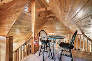 Lovely Cabin near GSMNP & Attractions -Hot Tub! - Gatlinburg - 2