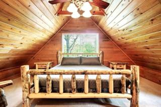 Lovely Cabin near GSMNP & Attractions -Hot Tub! - Gatlinburg - 7