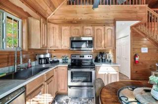 Lovely Cabin near GSMNP & Attractions -Hot Tub! - Gatlinburg - 3