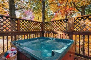 Lovely Cabin near GSMNP & Attractions -Hot Tub! - Gatlinburg - 8