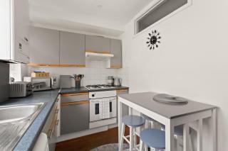 Two Bedroom Apartment By Brookland Stays Serviced Accommodation Short Lets Brighton With Free WiFi - 2