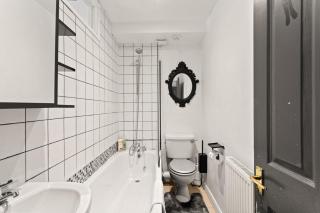 Two Bedroom Apartment By Brookland Stays Serviced Accommodation Short Lets Brighton With Free WiFi - 1