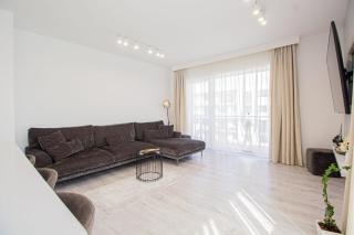 Top floor Luxury Apartment- Family Friendly - Mountain View - Huge Balcony -PS5 - 1
