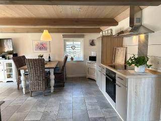 Jeppe Hus, Reetdachhaus, Hunde willkommen, Eckbadewanne, Kamin, WLAN - Humptrup - 8