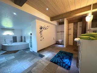 Jeppe Hus, Reetdachhaus, Hunde willkommen, Eckbadewanne, Kamin, WLAN - Humptrup - 6
