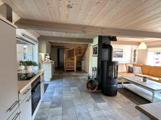 Jeppe Hus, Reetdachhaus, Hunde willkommen, Eckbadewanne, Kamin, WLAN - Humptrup - 5
