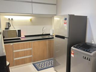 George Town High Floor Seaview Modern Suite 2BR Next to Gurney 23A - 4