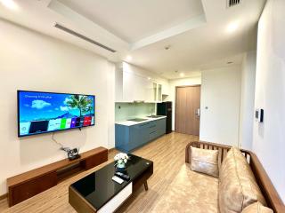 Delux Two Bedroom Apt In Vinhomes Green Bay Near Marriott and Keangnam - Hanoi - 2