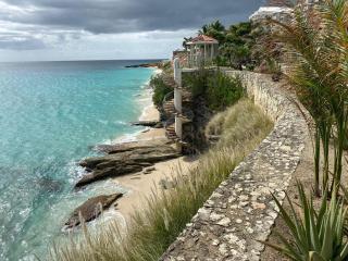 Tranquil Oceanside: Pools & Direct Beach Access - Cupecoy - 5