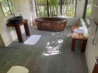 Tranquil lake view villa on Phuket golf estate - Ban Kathu - 2
