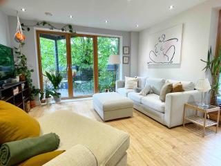 Beautiful bright 3-bed home next to station - Londra - 8
