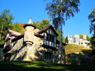 Castle Gatehouse Rental for a Unique Getaway near Bolton Landing, New York - Bolton - 0