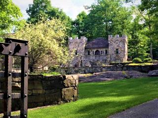 Breathtaking Cottage Rental on Castle Grounds Overlooking Lake George - Bolton - 0