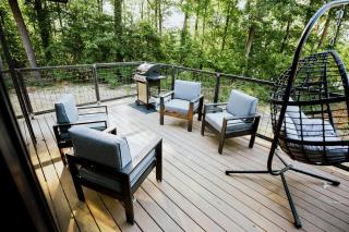 Luxurious Modern Cabin with Hot Tub and Deck in Cedar Bluff, Alabama - Gaylesville - 0