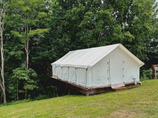 Adult-Only Luxurious Tented Cabin Perfect for a Modern Glamping Escape in Tennessee - Silver Point - 9