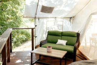 Adult-Only Luxurious Tented Cabin Perfect for a Modern Glamping Escape in Tennessee - Silver Point - 8