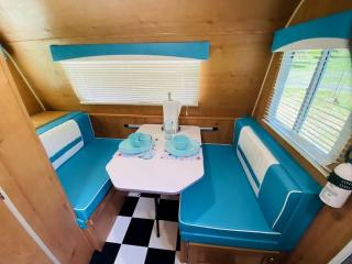 Stylish Caravan for Unique Places to Visit in Oregon - Idleyld Park - 0