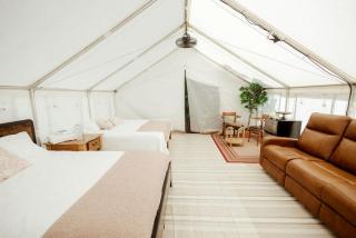 Adult-Only Luxurious Tented Cabin Perfect for a Modern Glamping Escape in Tennessee - Silver Point - 5