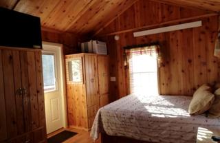 Simple Weekend Getaway near the Black Hills Region of South Dakota - Sundance - 0