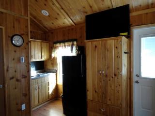 Simple Weekend Getaway near the Black Hills Region of South Dakota - Sundance - 3