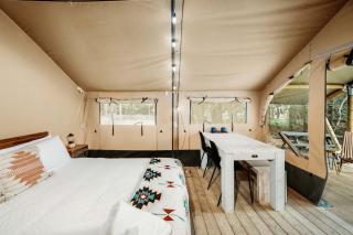 Impressive Romantic Safari Tent with Outdoor Sauna in New Hampshire - North Woodstock - 2