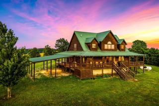 Incredible Pet-Friendly Cabin Located on Top of a Magnificent Mountain in Compton, AR - Compton - 0