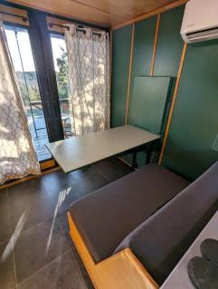 Chic and Elegant Tiny House with Fire Pit Lovely for Couples Getaways in Kempner, Texas - Kempner - 4