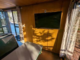 Chic and Elegant Tiny House with Fire Pit Lovely for Couples Getaways in Kempner, Texas - Kempner - 3