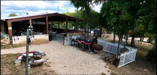 Texas State Glamping in this Charming Cabin Rental for Six in Pipe Creek - Pipe Creek - 3