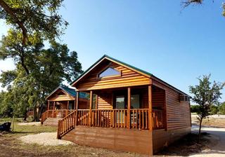 Log Cabin Rentals near San Antonio, Texas, Perfect for Weekend Glamping near Austin - Pipe Creek - 0