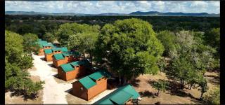Texas State Glamping Getaways to Nature in this Cute Log Cabin near Austin - Pipe Creek - 4