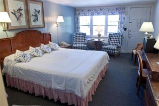 Stunning Bed and Breakfast Room with Reading Nook for a Getaway near Rockland, Maine - 0