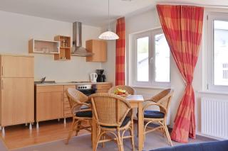 Ferienwohnung-11-fuer-4-Personen-strandnah-in-Sellin-auf-Ruegen-Villa-Celia-WLAN-SAUNA - Ostseebad Sellin - 6
