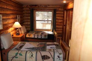 Peaceful Waterfront Log Cabin near Crater Lake National Forest, Oregon - Chiloquin - 2