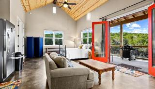Wonderful Open-Plan Cottage for a Fantastic Family Retreat to Texas Hill Country near Dripping Springs, Texas - Hammetts Crossing - 6