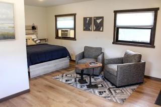 Modern and Picturesque Lake-Side Cabin Located by Mount Rushmore in Rapid City - 8