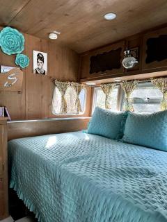 Cozy Camper Amazing to Reconnect with Nature in Gatlinburg, Tennesse - 3