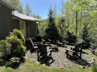 Beautiful Fully Furnished Cabin with Hot-Tub and Game Room in Gatlinburg, Tennesse - 0