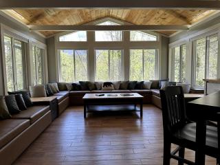 Beautiful Fully Furnished Cabin with Hot-Tub and Game Room in Gatlinburg, Tennesse - 8