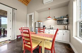 Beautiful Pet-Friendly Cottage with Outdoor Fireplace for a Wonderful Escape in Nature near Austin, Texas - Hammetts Crossing - 0